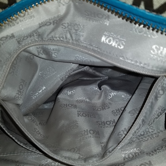 Michael Kors Kingsbury Signature Jaquard Round Tote - Picture 4 of 7